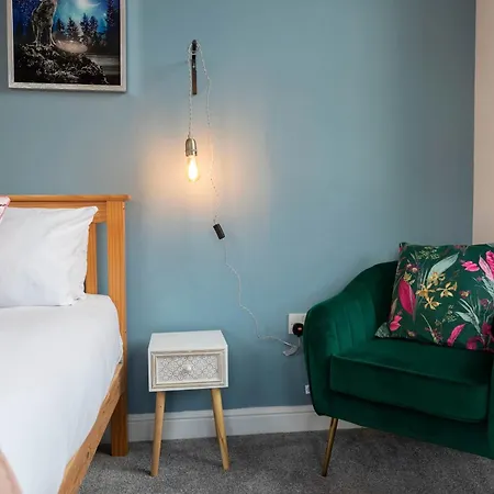 Town Centre Spacious With Private Parking Daire *