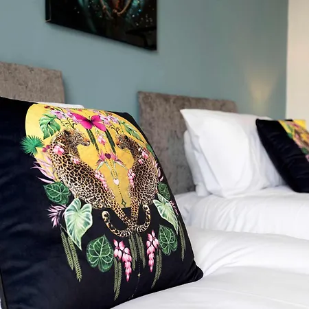 Town Centre Spacious With Private Parking Daire Middlesbrough