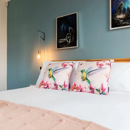 Town Centre Spacious With Private Parking * Middlesbrough