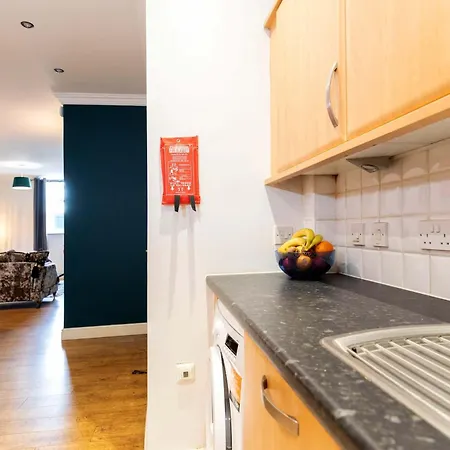 Town Centre Spacious With Private Parking Daire *