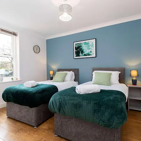 Town Centre Spacious With Private Parking Daire *