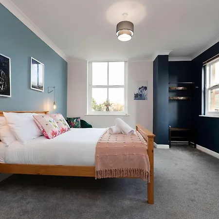 Town Centre Spacious With Private Parking Middlesbrough