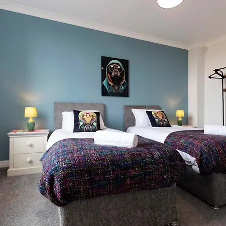 Daire Town Centre Spacious With Private Parking