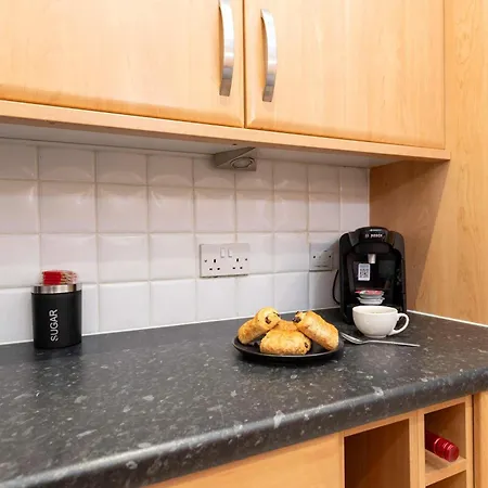 Town Centre Spacious With Private Parking ミドルズブラ