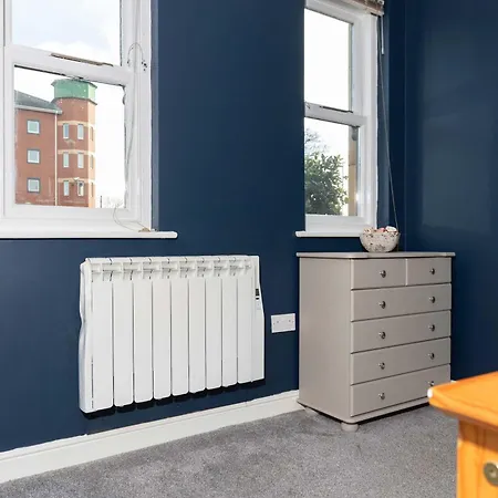 アパート Town Centre Spacious With Private Parking *